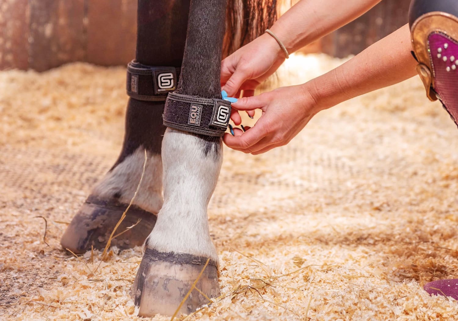 Image of EQU StreamZ Advanced magnetic fetlock or hock bands for horses and ponies. Natural approach to joint care and wellbeing and suitable for turnout as no heat is produced by the unique magnetic process. New magno therapy for horses.